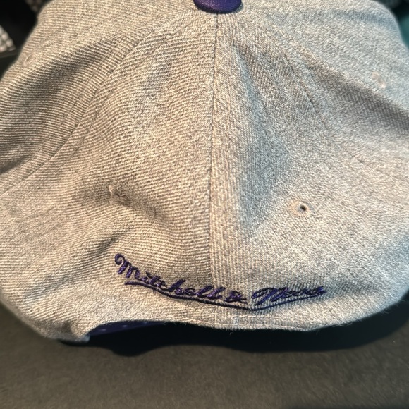 Charlotte Hornets Larry Johnson SnapBack hat - Picture 2 of 4